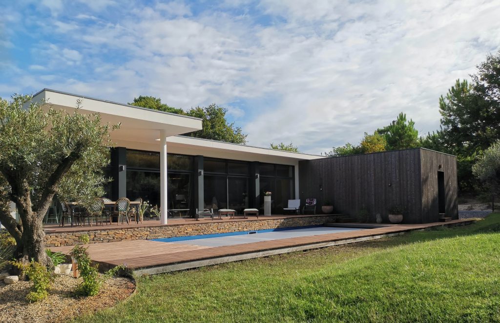 Villa contemporaine au golf de Biscarrosse par l'architecte Mathieu Sommier